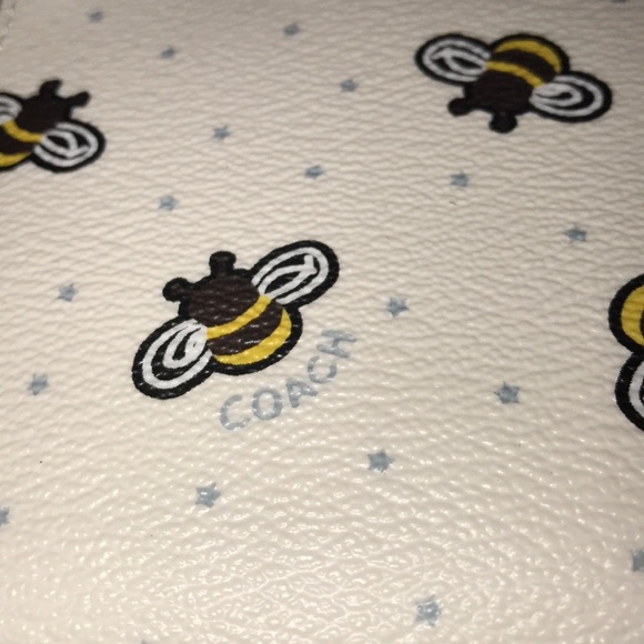 ๐๐NWT Authentic Coach Queen Bee Wristlet๐๐ - Picture 6 of 8